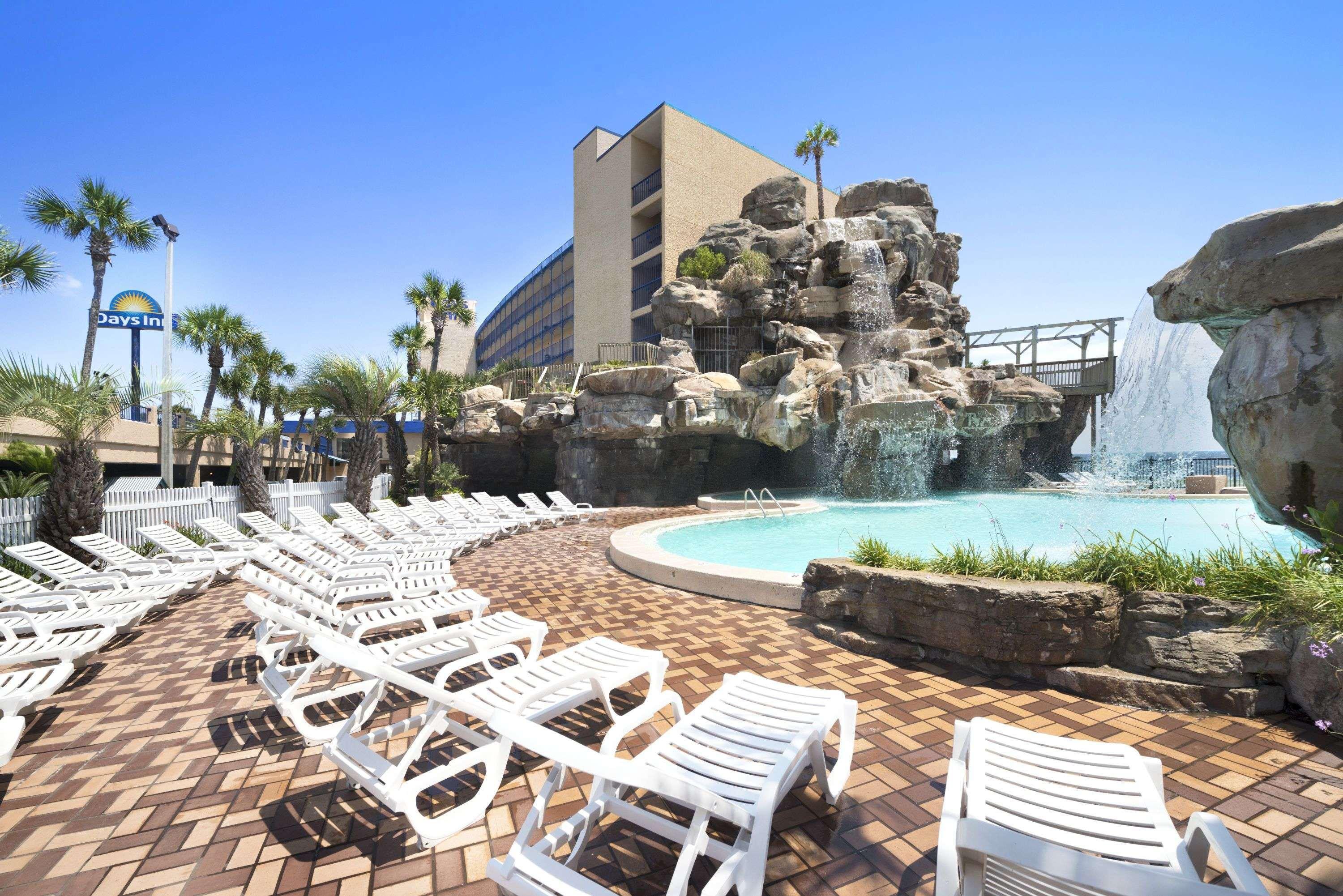 Days Inn By Wyndham Panama City Beach/Ocean Front Екстериор снимка