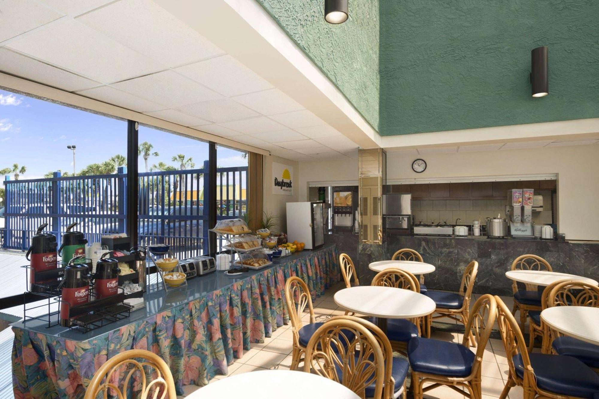 Days Inn By Wyndham Panama City Beach/Ocean Front Екстериор снимка