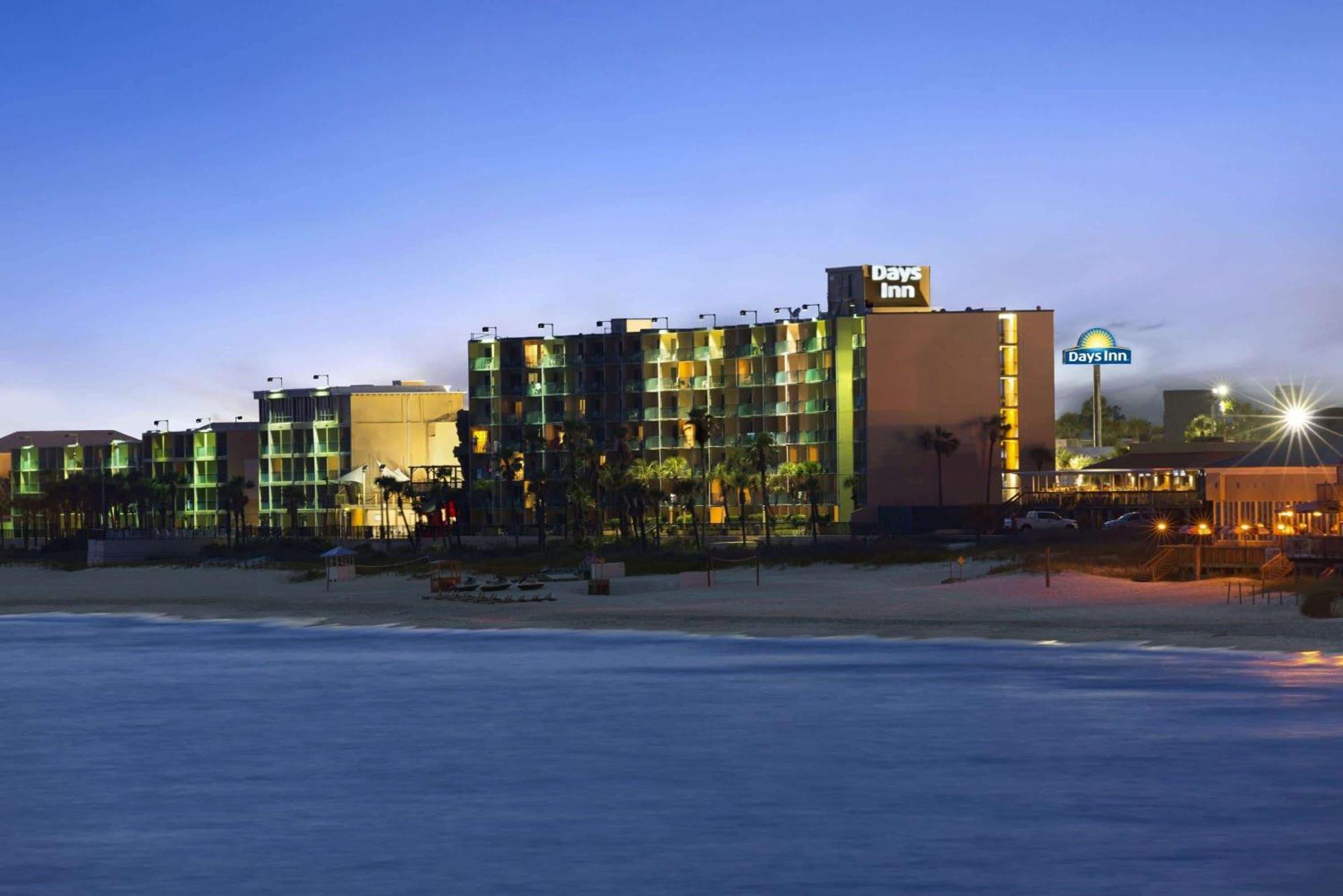 Days Inn By Wyndham Panama City Beach/Ocean Front Екстериор снимка