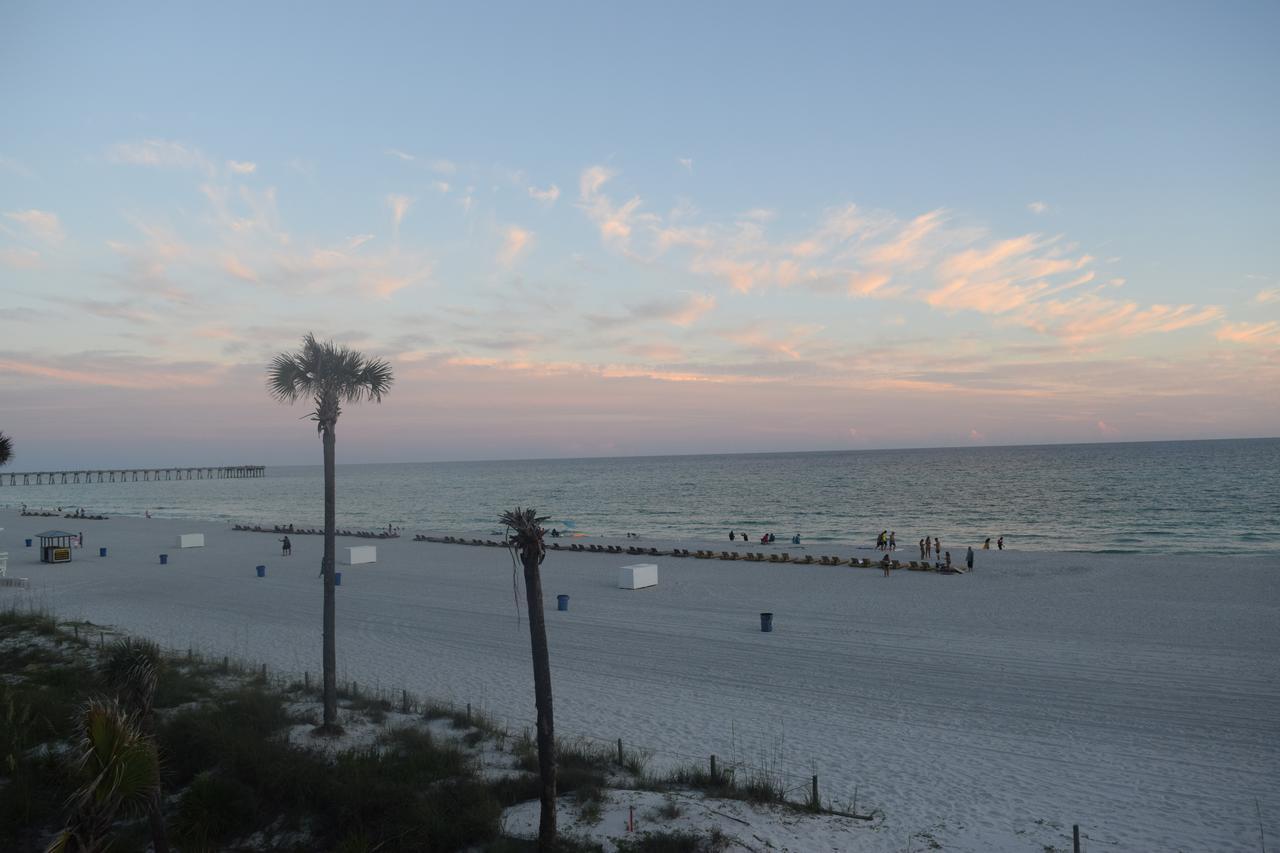 Days Inn By Wyndham Panama City Beach/Ocean Front Екстериор снимка