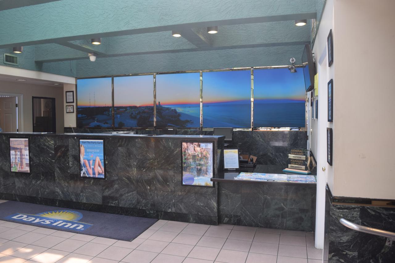 Days Inn By Wyndham Panama City Beach/Ocean Front Екстериор снимка