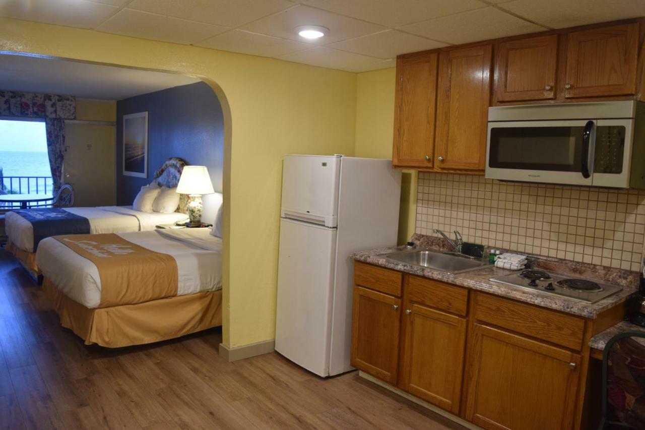 Days Inn By Wyndham Panama City Beach/Ocean Front Екстериор снимка