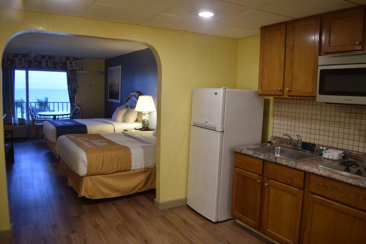Days Inn By Wyndham Panama City Beach/Ocean Front Екстериор снимка